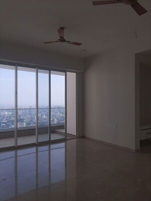 Room in 4 BHK Apartment at Omkar Alta Monte, Malad East – for Rent