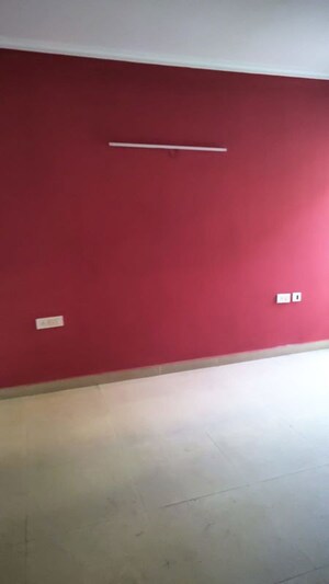 Room in 4 BHK Apartment at Aditya Palm Court, Vip Road – for Rent