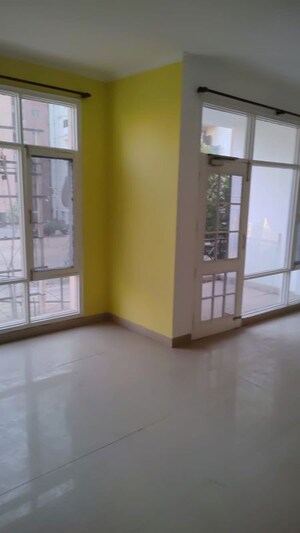 Room in 4 BHK Apartment at Aditya Palm Court, Vip Road – for Rent