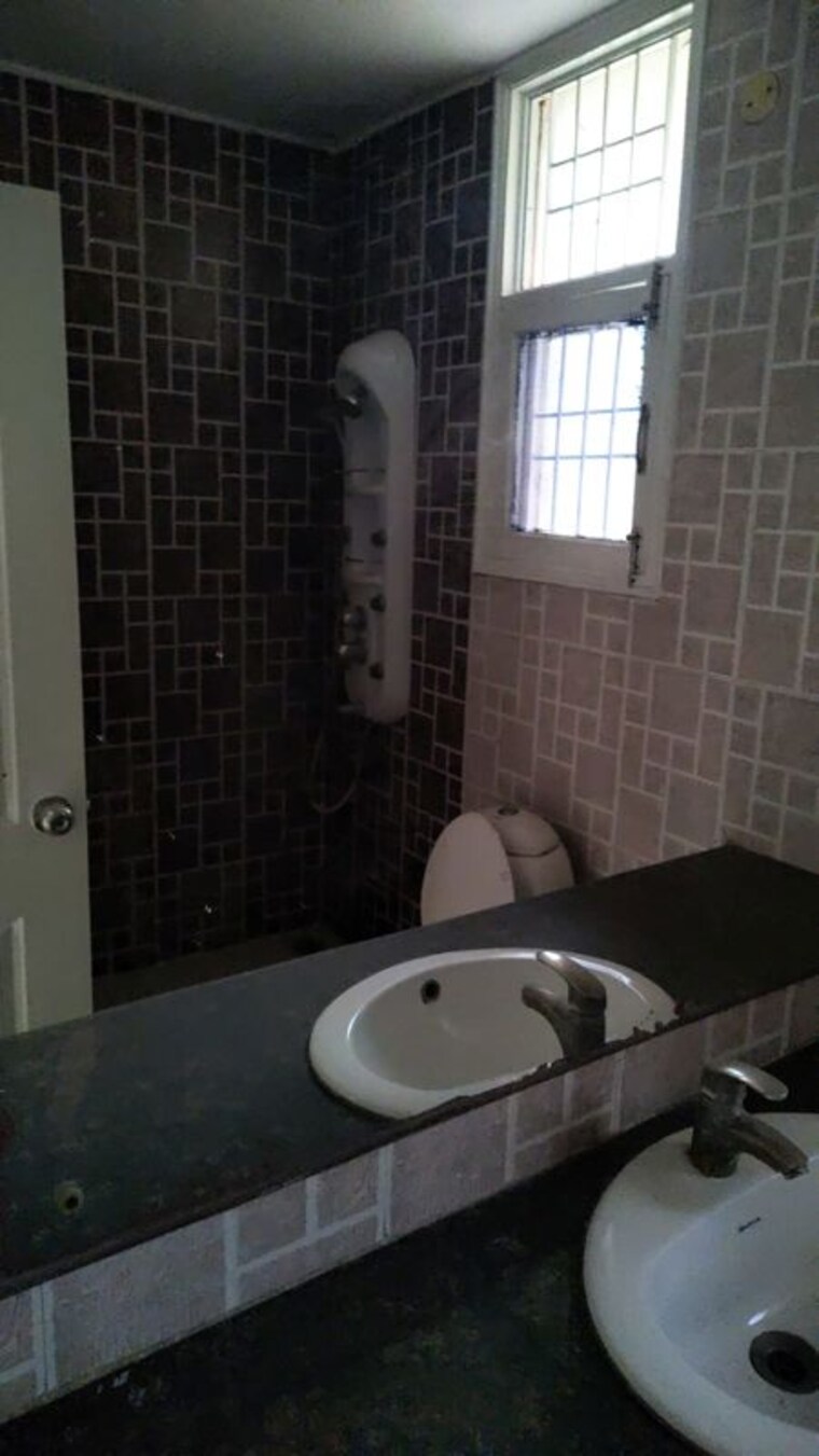 Bathroom, aditya-palm-court 4 Bedroom 2250 Sq.Ft. Apartment In Vip Road Zirakpur 10603906