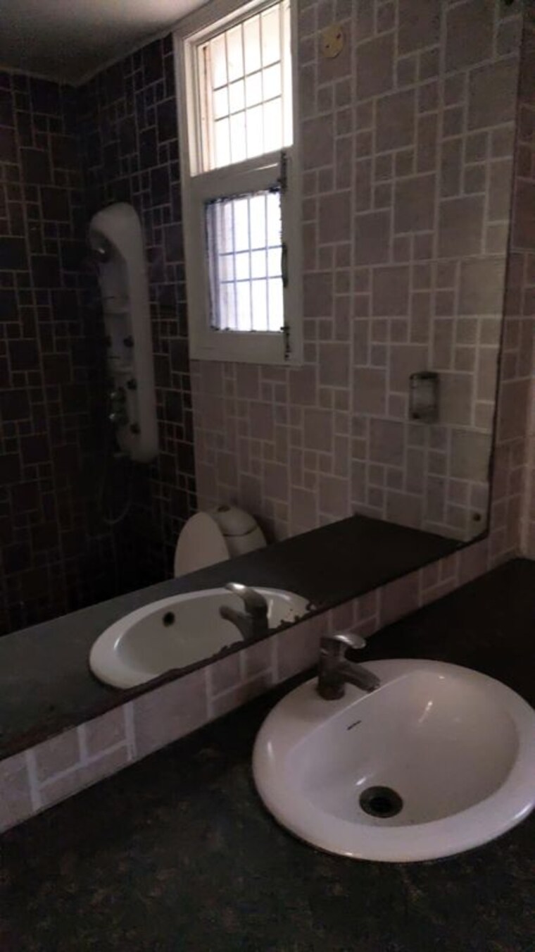 Bathroom, aditya-palm-court 4 Bedroom 2250 Sq.Ft. Apartment In Vip Road Zirakpur 10603906