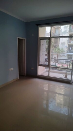 Room in 4 BHK Apartment at Aditya Palm Court, Vip Road – for Rent