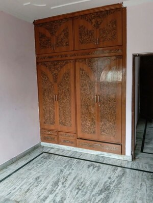 Room in 2 BHK Builder Floor at Sector 23 – for Rent