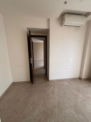 Room in 1 BHK Apartment at Hiranandani Regent Hill, Powai – for Rent