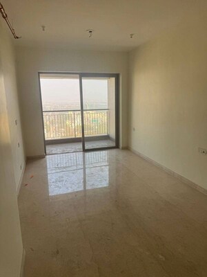 Room in 2 BHK Apartment at Kalpataru Paramount B, Kapur Bawdi – for Sale