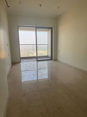 Room in 2 BHK Apartment at Kalpataru Paramount B, Kapur Bawdi – for Sale