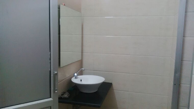 Bathroom, sector 63 Commercial Showroom 10500 Sq.Ft. In Sector 63 Noida 10603848