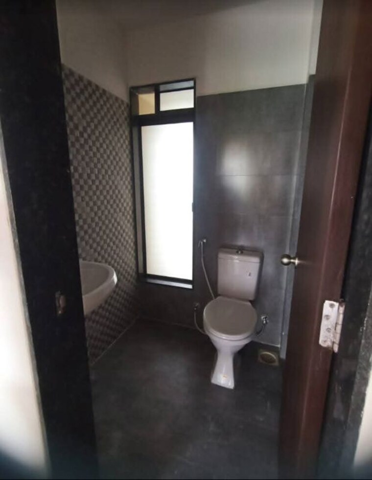 Bathroom, hiranandani-estate-aralia 2 Bedroom 575 Sq.Ft. Apartment In Ghodbunder Road Thane 10604029