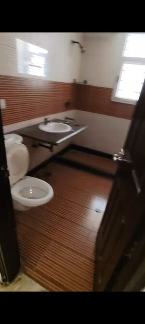 Team Area in 3 BHK Apartment at JKG Heights, Vasundhara Sector 6 – for Rent