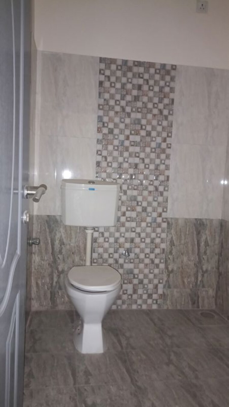 Bathroom, varun-lotus 2 Bedroom 1150 Sq.Ft. Apartment In Singasandra Bangalore 10604078