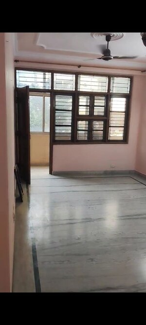Room in 3 BHK Builder Floor at Indrapuram – for Rent