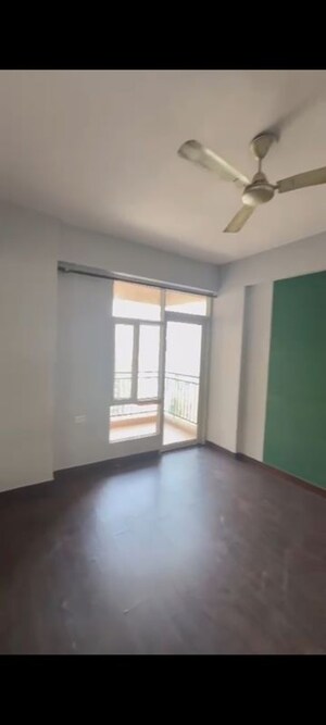 Room in 4 BHK Apartment at Exotica Elegance, Vaibhav Khand – for Rent