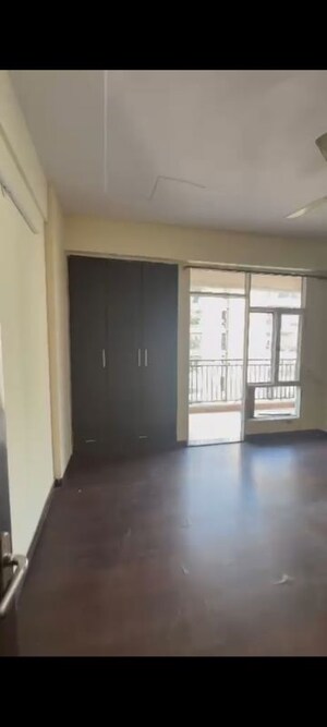 Room in 4 BHK Apartment at Exotica Elegance, Vaibhav Khand – for Rent