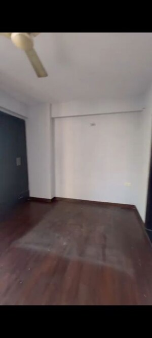 Room in 4 BHK Apartment at Exotica Elegance, Vaibhav Khand – for Rent