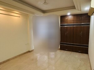 Room in 3 BHK Builder Floor at Greater Kailash ii – for Rent