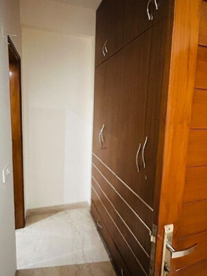Furnished Amenities in 3 BHK Builder Floor at Greater Kailash ii – for Rent