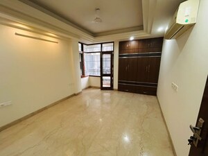 Room in 3 BHK Builder Floor at Greater Kailash ii – for Rent