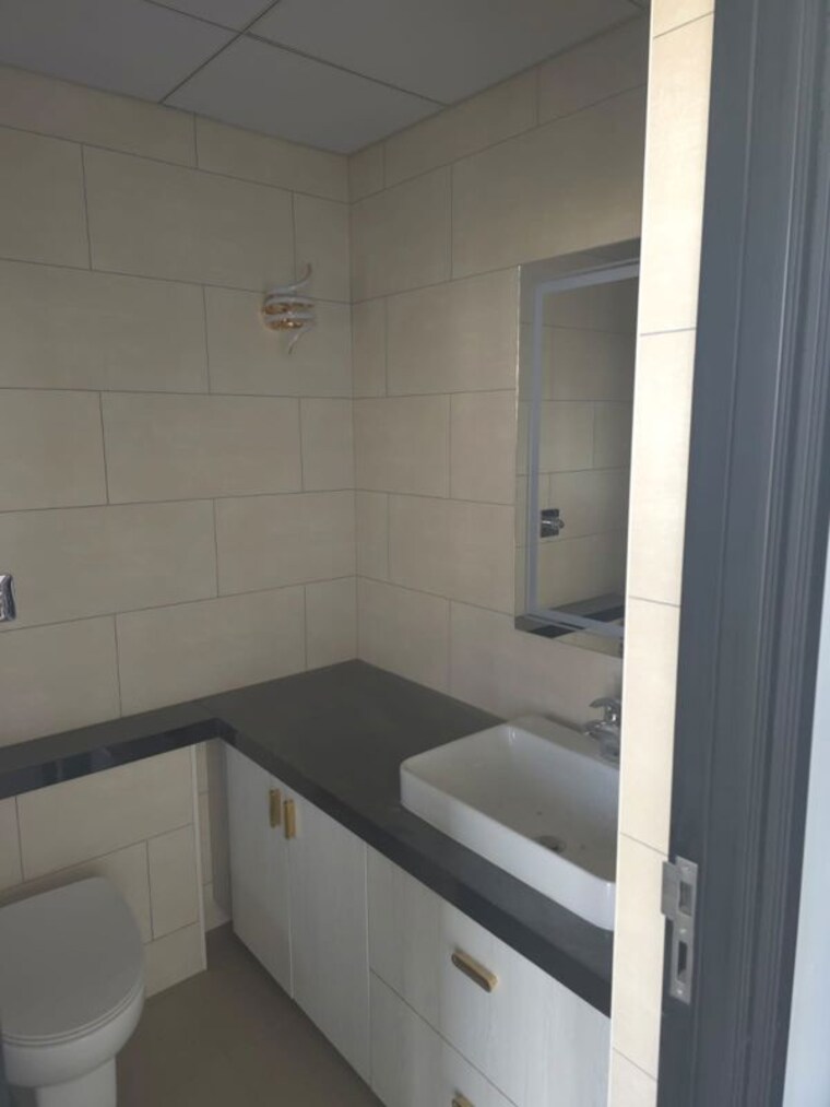 Bathroom, krisumi-waterside-residences 2 Bedroom 1478 Sq.Ft. Apartment In Sector 36a Gurgaon 10604099