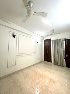 Room in 3 BHK Builder Floor at Uppal Southend, Sector 49 – for Rent