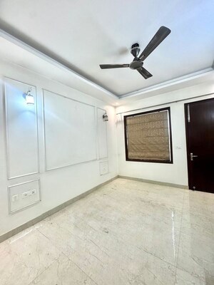 Room in 3 BHK Builder Floor at Uppal Southend, Sector 49 – for Rent