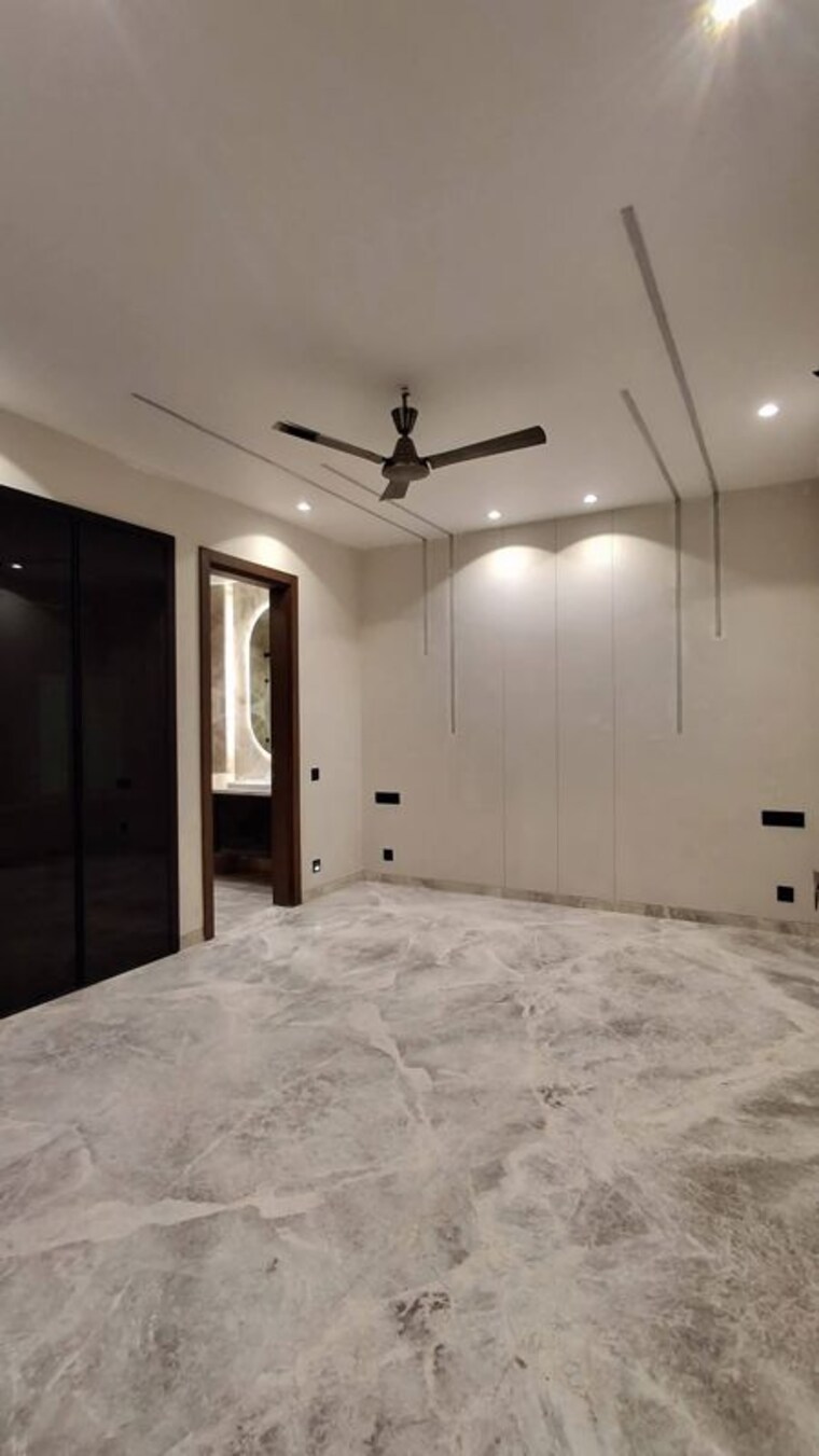 Bedroom, dlf-queens-court 4 Bedroom 500 Sq.Yd. Builder Floor In Greater Kailash ii Delhi 10604156