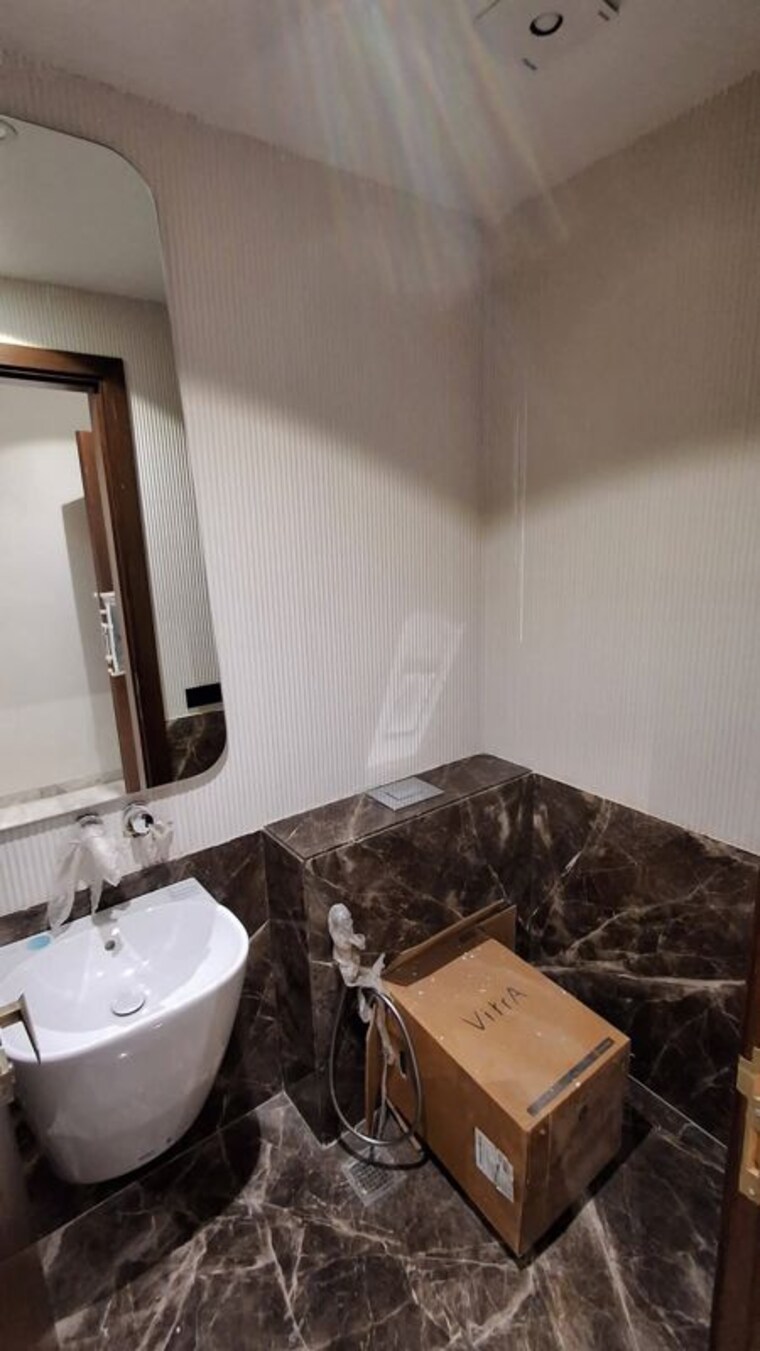 Attached Bathroom, dlf-queens-court 4 Bedroom 500 Sq.Yd. Builder Floor In Greater Kailash ii Delhi 10604156
