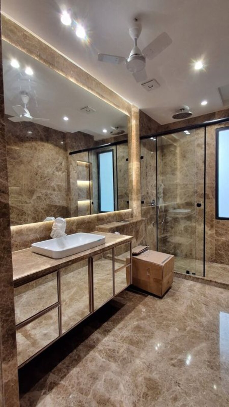 Attached Bathroom, dlf-queens-court 4 Bedroom 500 Sq.Yd. Builder Floor In Greater Kailash ii Delhi 10604156