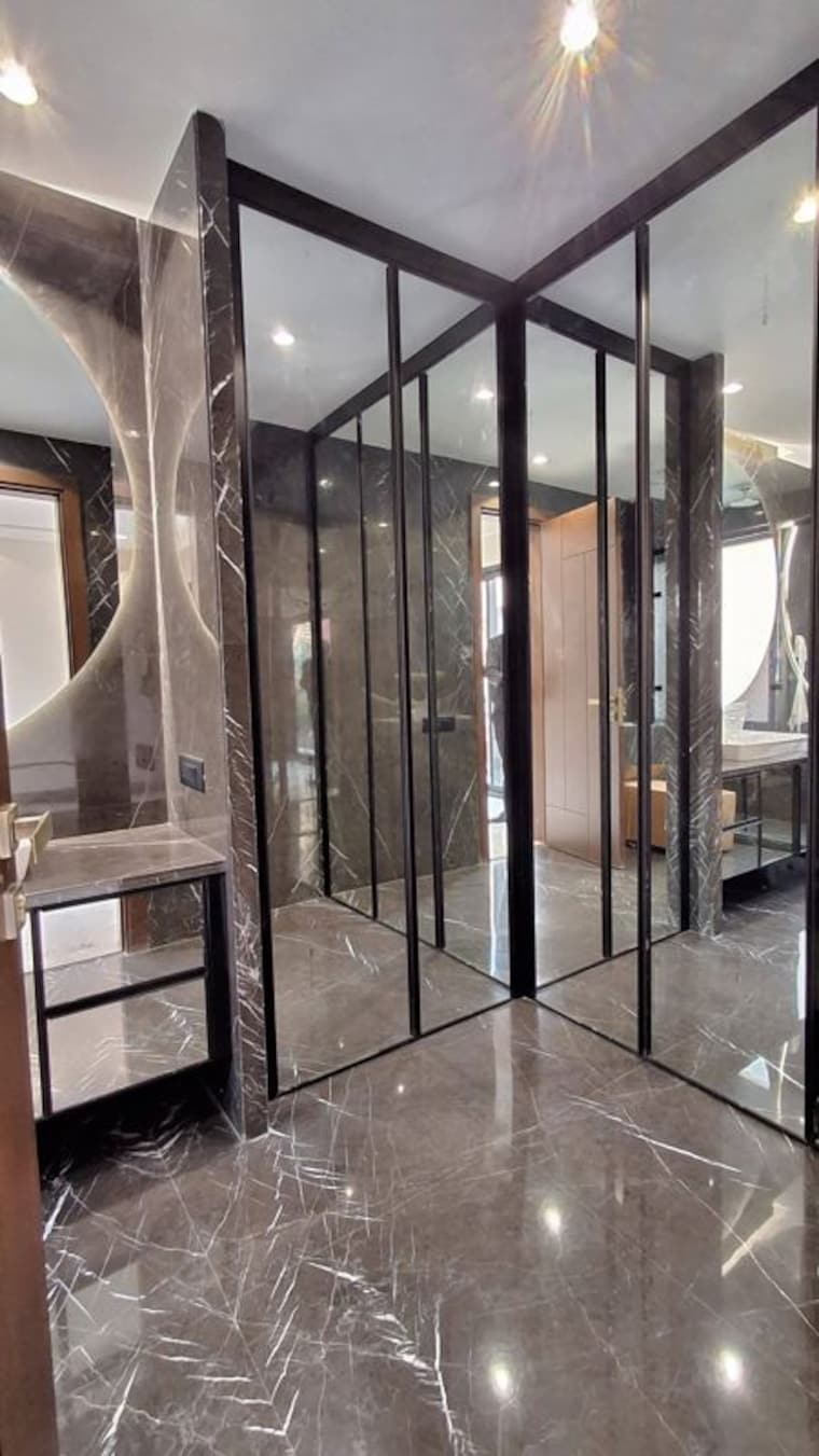 Attached Bathroom, dlf-queens-court 4 Bedroom 500 Sq.Yd. Builder Floor In Greater Kailash ii Delhi 10604156