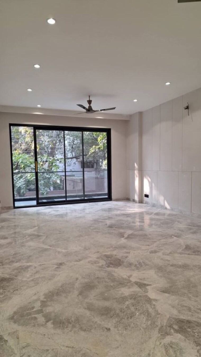 Cover Image, dlf-queens-court 4 Bedroom 500 Sq.Yd. Builder Floor In Greater Kailash ii Delhi 10604156