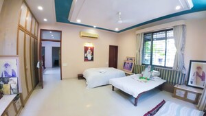 Bedroom in 6+ BHK Villa at Krishna Heritage CHS, Borivali West – for Sale