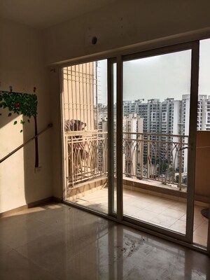 Room in 2 BHK Apartment at Mahagun My Woods, Sector 16c Greater Noida – for Rent