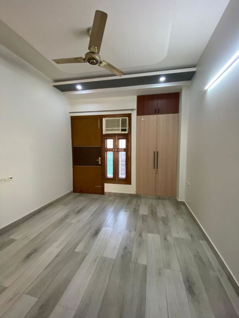Room, sector 45 3 Bedroom 2100 Sq.Ft. Builder Floor In Sector 45 Gurgaon 10604191
