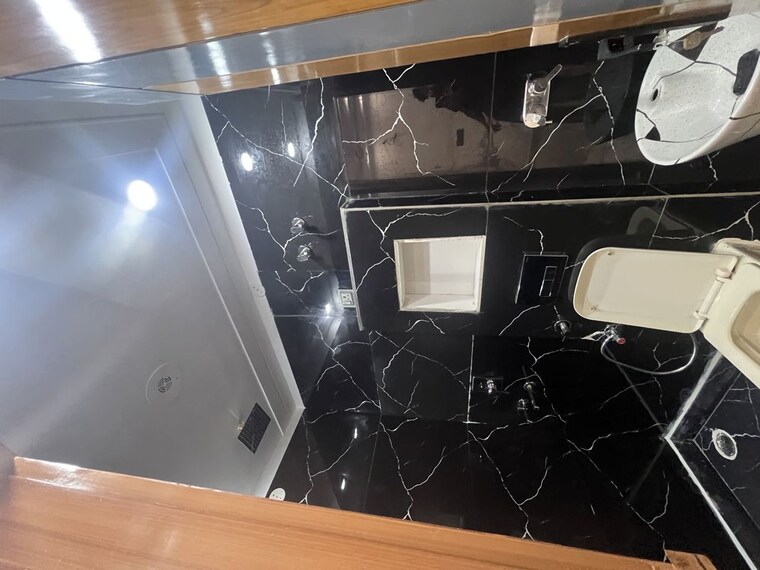 Bathroom, dwarka mor 3 Bedroom 950 Sq.Ft. Builder Floor In Dwarka Mor Delhi 10604205