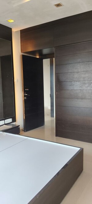 Master Bedroom in 3 BHK Apartment at Oberoi Springs, Andheri West – for Rent