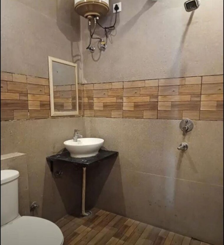 Bathroom, sunshine-enclave 3 Bedroom 1500 Sq.Ft. Apartment In Vip Road Zirakpur 10604233