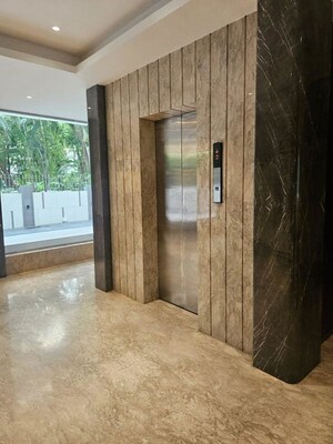 Room in  Office Space at Vaibhav Chambers, Bandra East – for Rent
