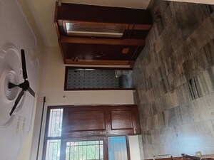 Furnished Amenities in 3 BHK Apartment at Patparganj – for Rent
