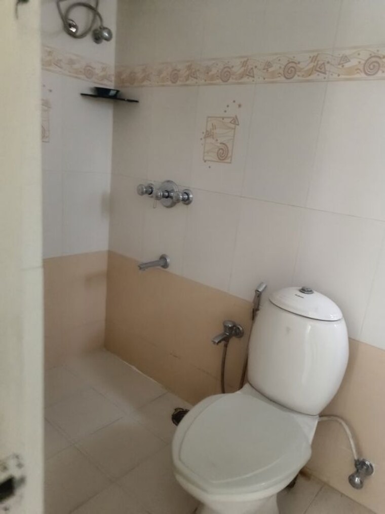 Bathroom, the-address 3 Bedroom 1800 Sq.Ft. Apartment In Banjara Hills Hyderabad 10598298