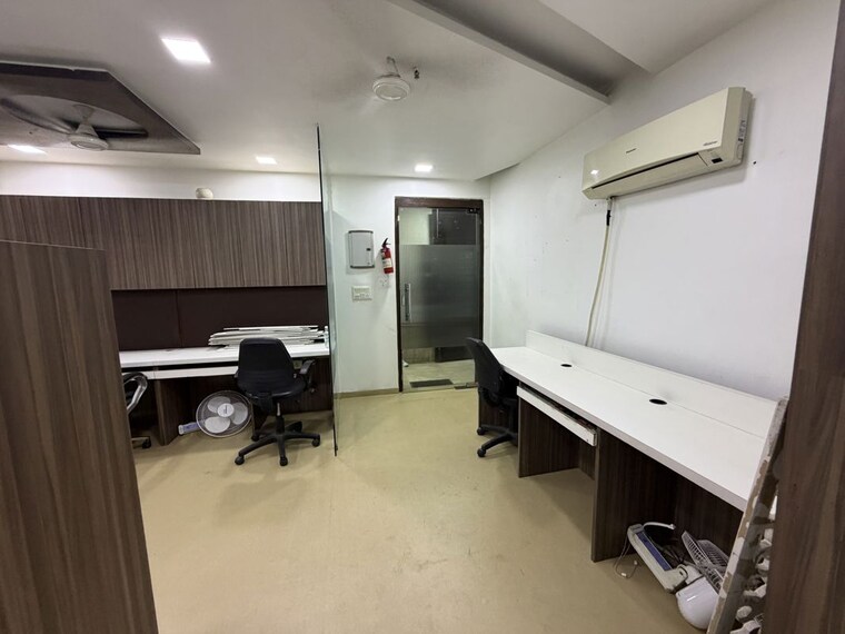 Team Area, netaji subhash place Commercial Office Space 865 Sq.Ft. In Netaji Subhash Place Delhi 10604302