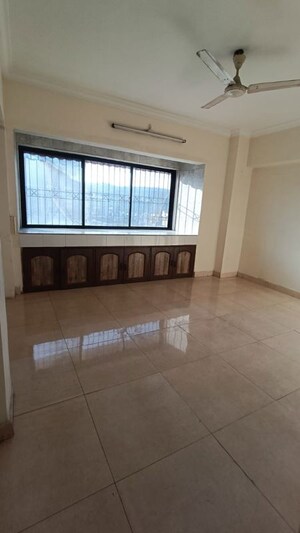Room in 3.5 BHK Apartment at Nilgiri Tower, Kharghar – for Sale