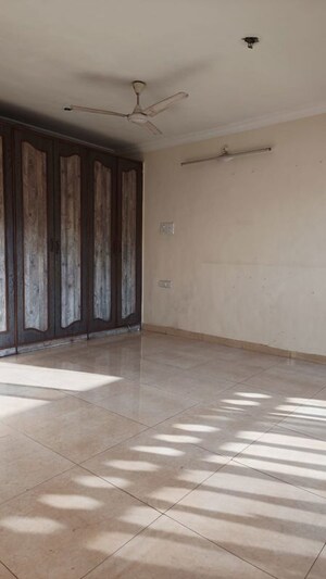 Room in 3.5 BHK Apartment at Nilgiri Tower, Kharghar – for Sale