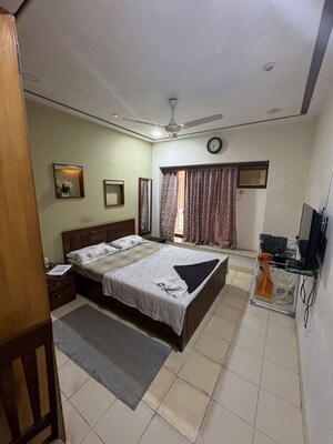 Bedroom in 4 BHK Apartment at Sindhi Society, Chembur – for Sale