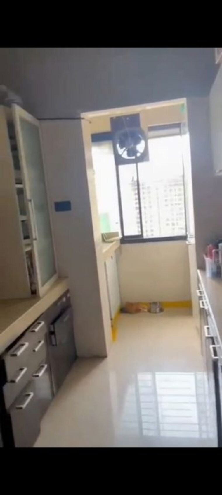 Kitchen, interface-building 3 Bedroom 1001 Sq.Ft. Apartment In Malad West Mumbai 10604374