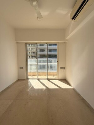 Room in 3 BHK Apartment at Omkar Alta Monte, Malad East – for Rent