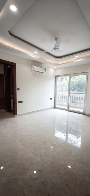 Room in 4 BHK Builder Floor at Green Fields Colony – for Rent