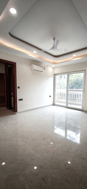 Room in 4 BHK Builder Floor at Green Fields Colony – for Rent