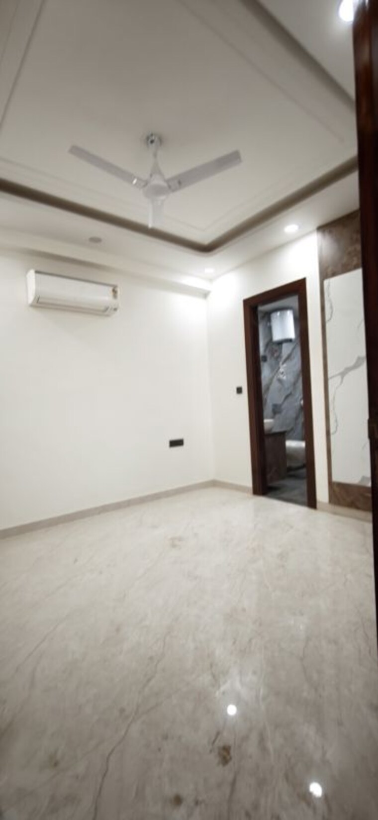 Room, green fields colony 4 Bedroom 280 Sq.Yd. Builder Floor In Green Fields Colony Faridabad 10604442