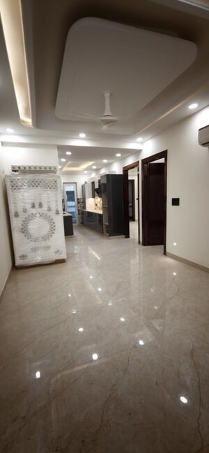 Room in 4 BHK Builder Floor at Green Fields Colony – for Rent