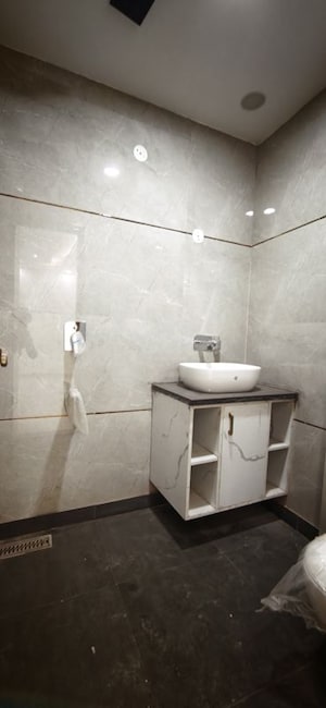 Bathroom in 4 BHK Builder Floor at Green Fields Colony – for Rent