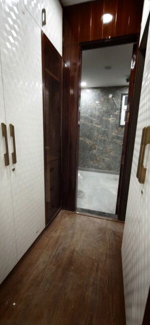 Room in 4 BHK Builder Floor at Green Fields Colony – for Rent